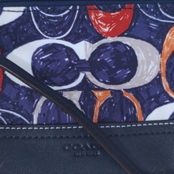 Coach Legacy Heritage Signature C wristlet EUC - Picture 3 of 5